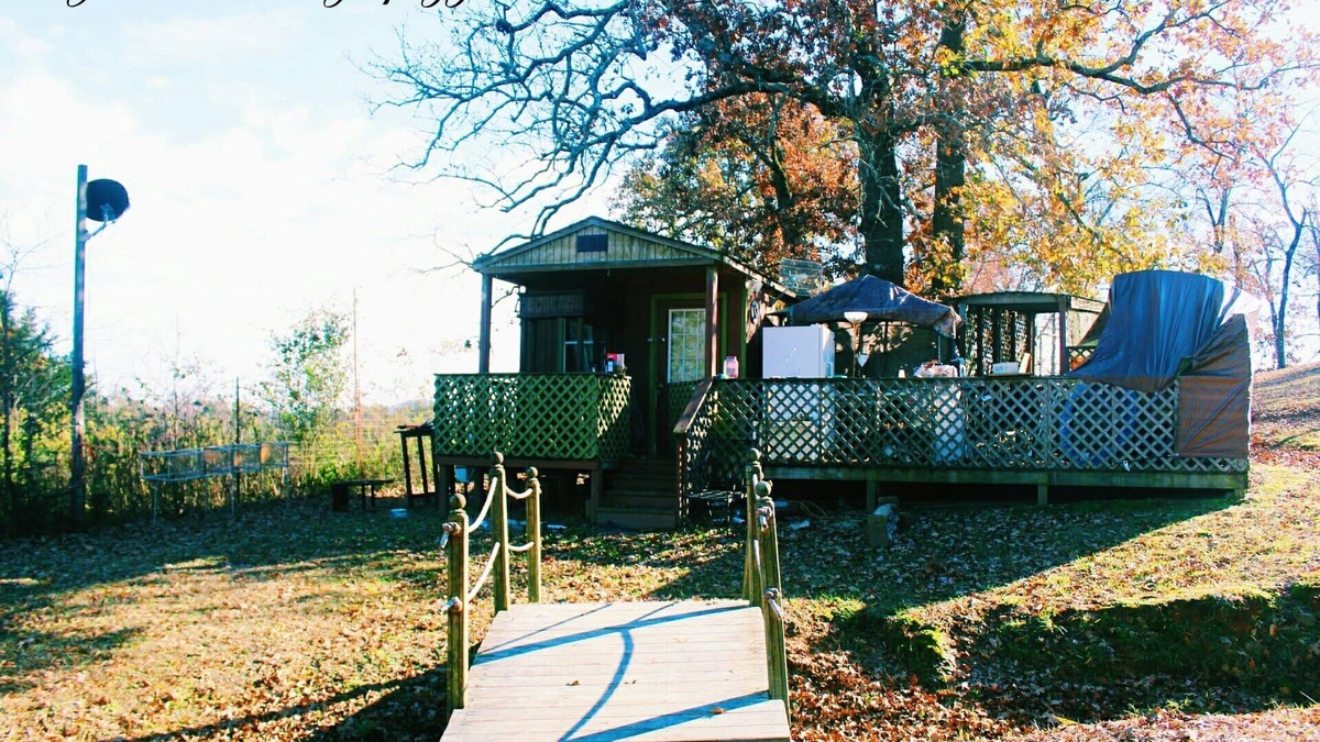 Mena Cabin | Shady Cabana cabin or Tiny home nestled in the valley between 3 beautiful ponds!