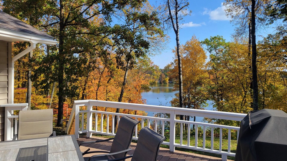 Brainerd House | Shady Crest. Pool table, games, bonfire, Legos. Lake w/kayaks. 5 kings - 16ppl.