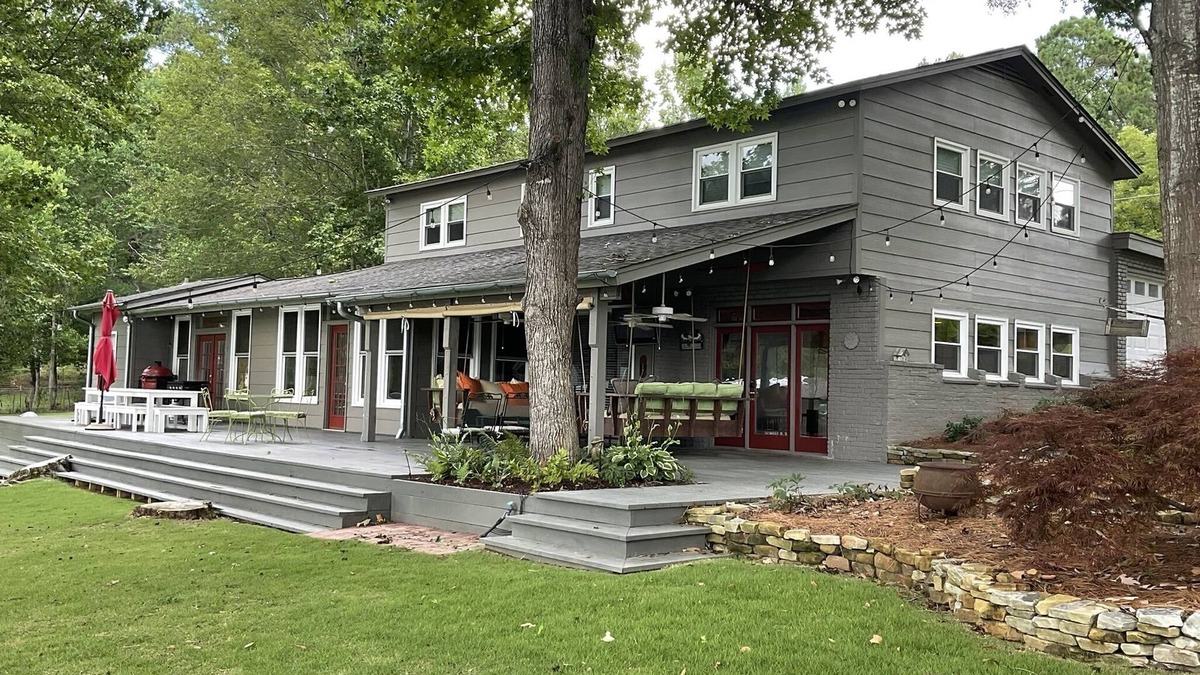 Little Kowaliga House | Shady Flat Fenced Yard, Pet-Friendly, Kayak, 3000 SF, 5 King BR's + Bunkroom