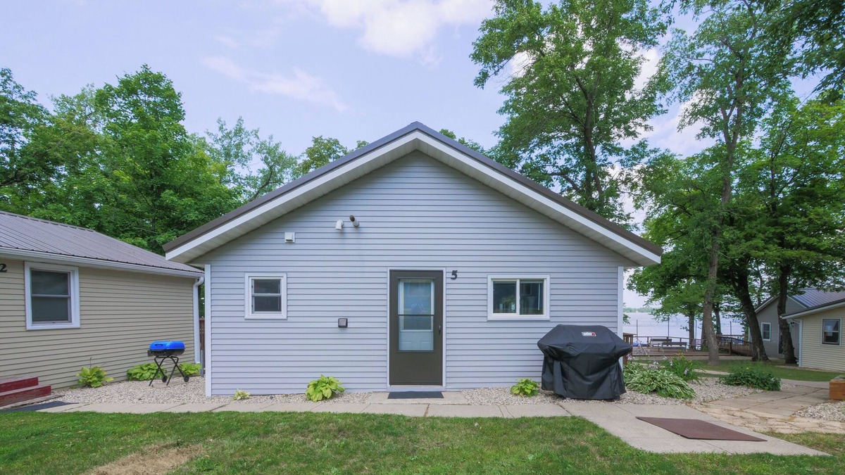 Alexandria Cabin | Shady Lawn #5 Recently Renovated 3 BR 1-1/2 Bath Cabin on Lake Darling