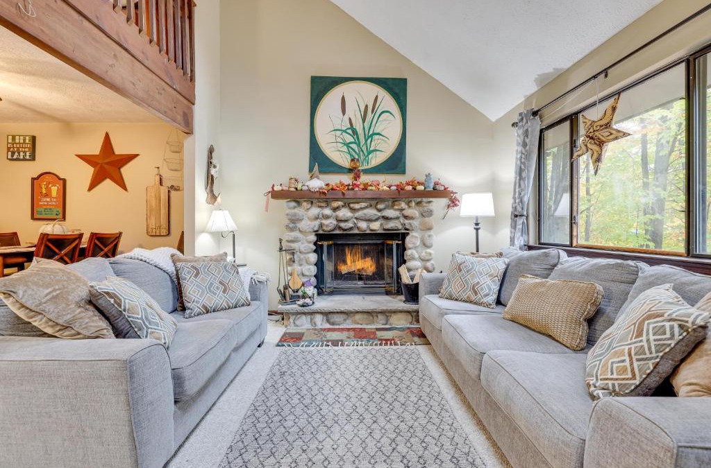 Pocono Lake House | SHADY LEAF LODGE-Family Friendly Getaway - Arrowhead Lake, Poconos