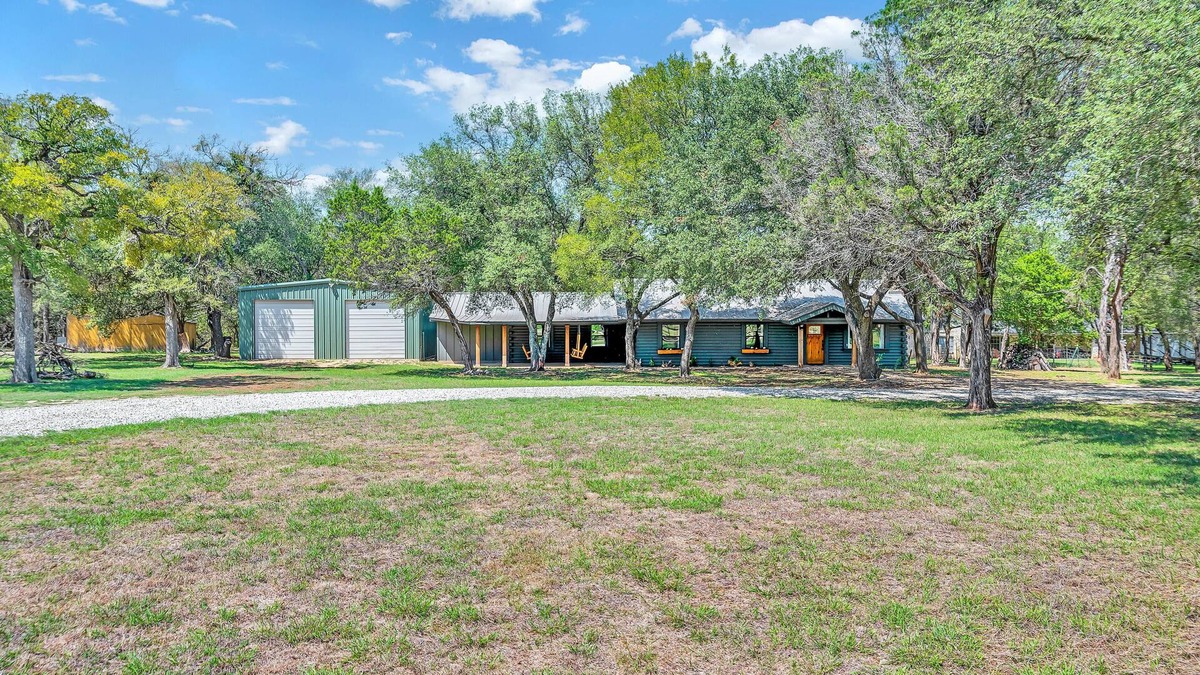 China Spring House | Shady Oaks Cabin- Waco/Magnolia/Baylor