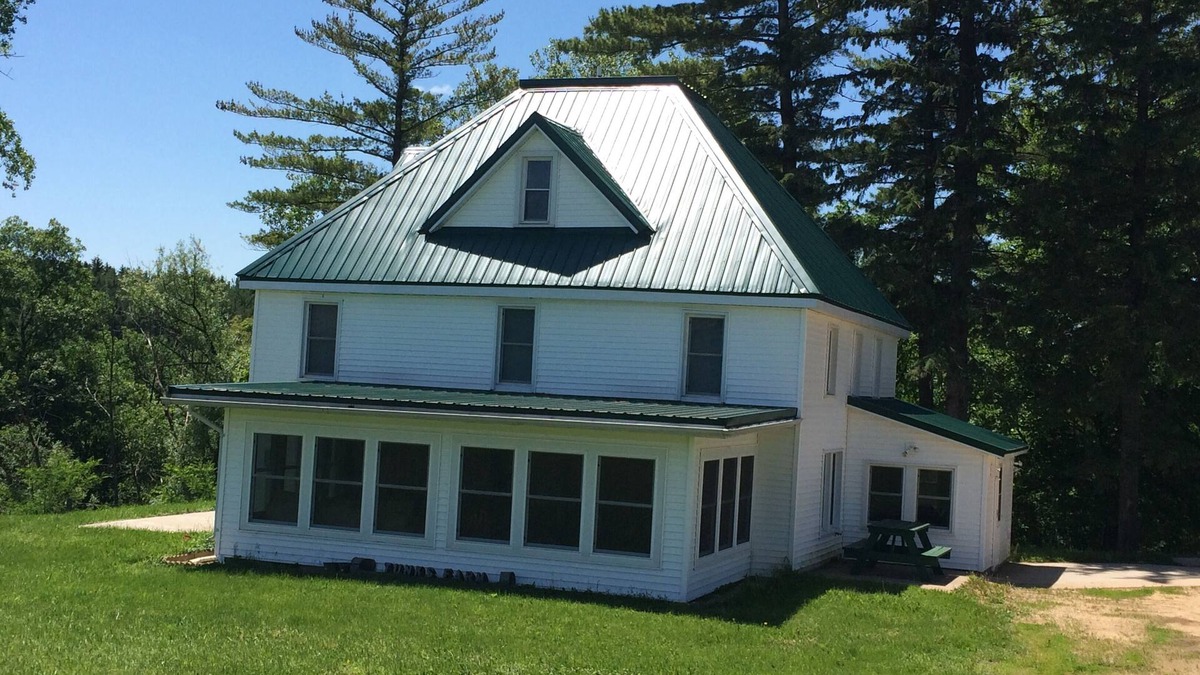 Ontario House | Shady Pines Retreat