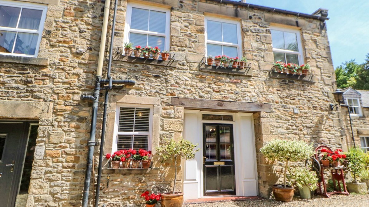 Haydon Bridge Cottage | SHAFTOE MEWS, family friendly, with open fire in Haydon Bridge