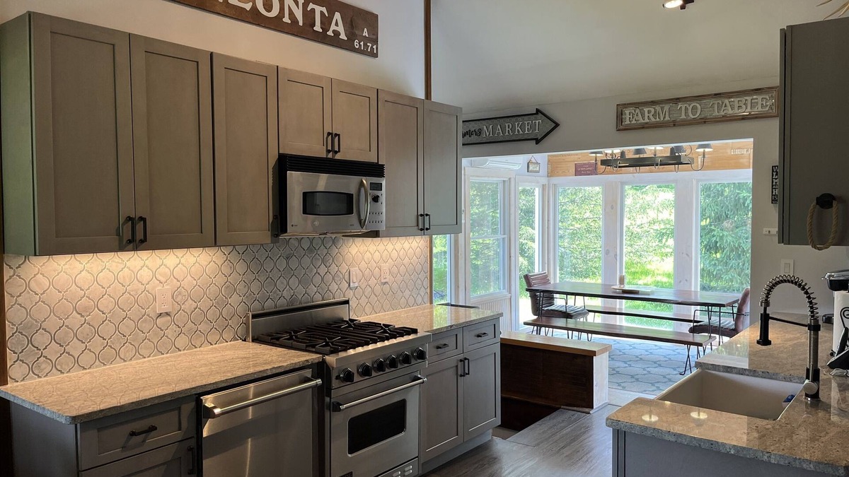 West End House | Shagbark Hill - 1 mile to All Star Village, game room, private pond