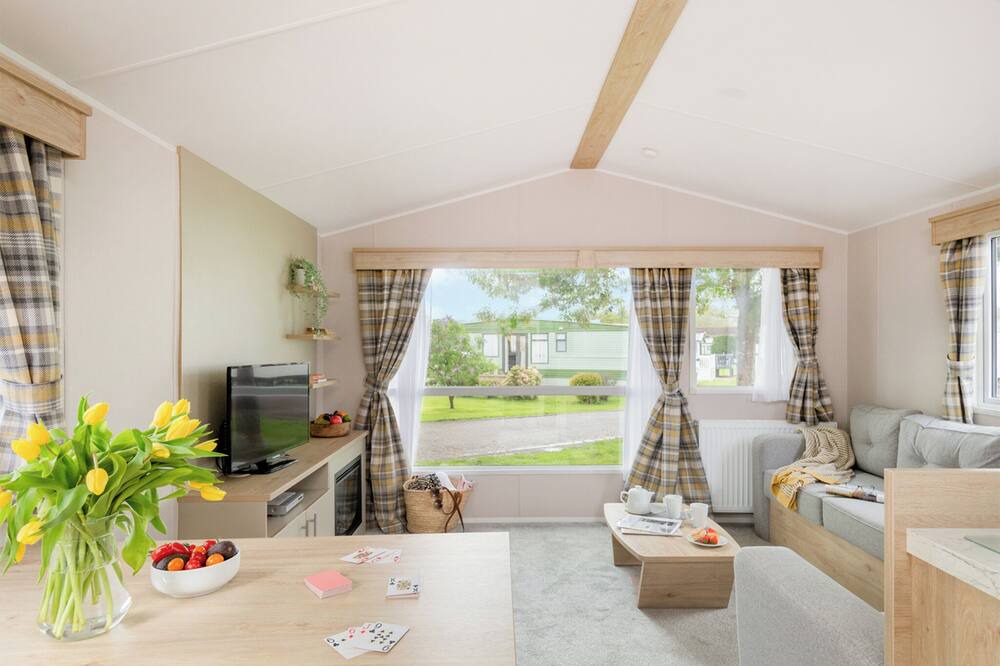 Tiddington House | Shakespeare Caravan