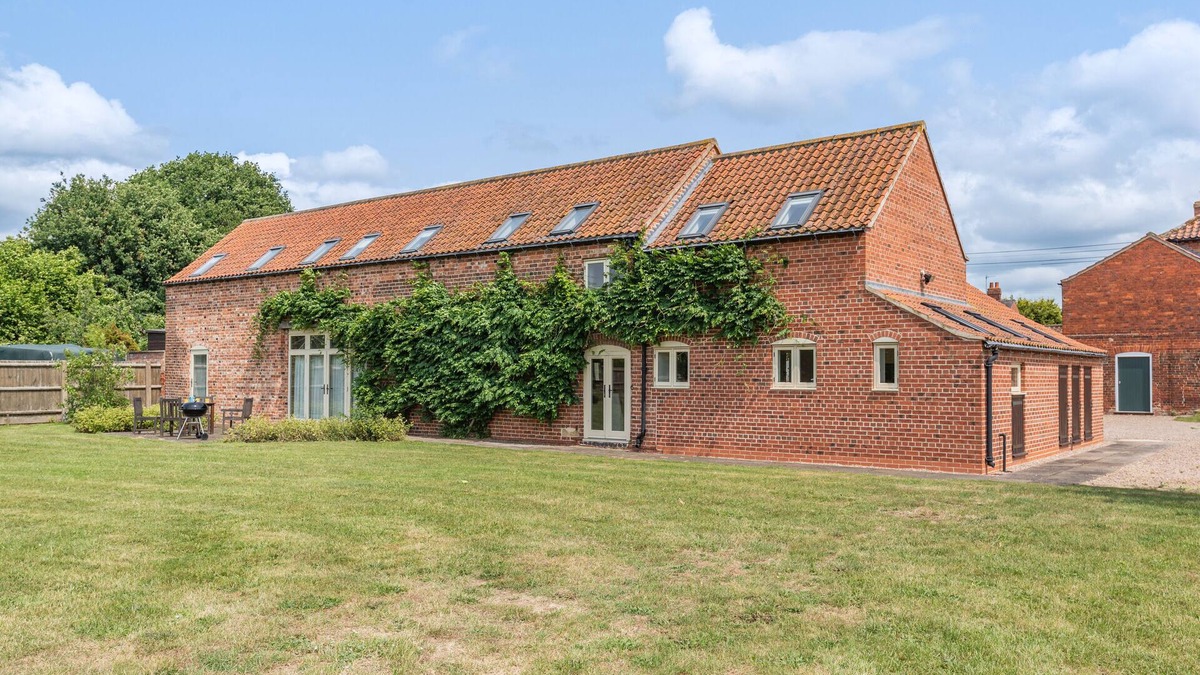 Lincoln House | Shakespeare Cottage - Four Bedroom House, Sleeps 8