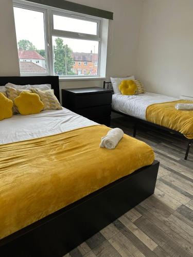 Barrow-on-Trent House | Shakespeare House 8 bedrooms 13 beds stay up to 16 people