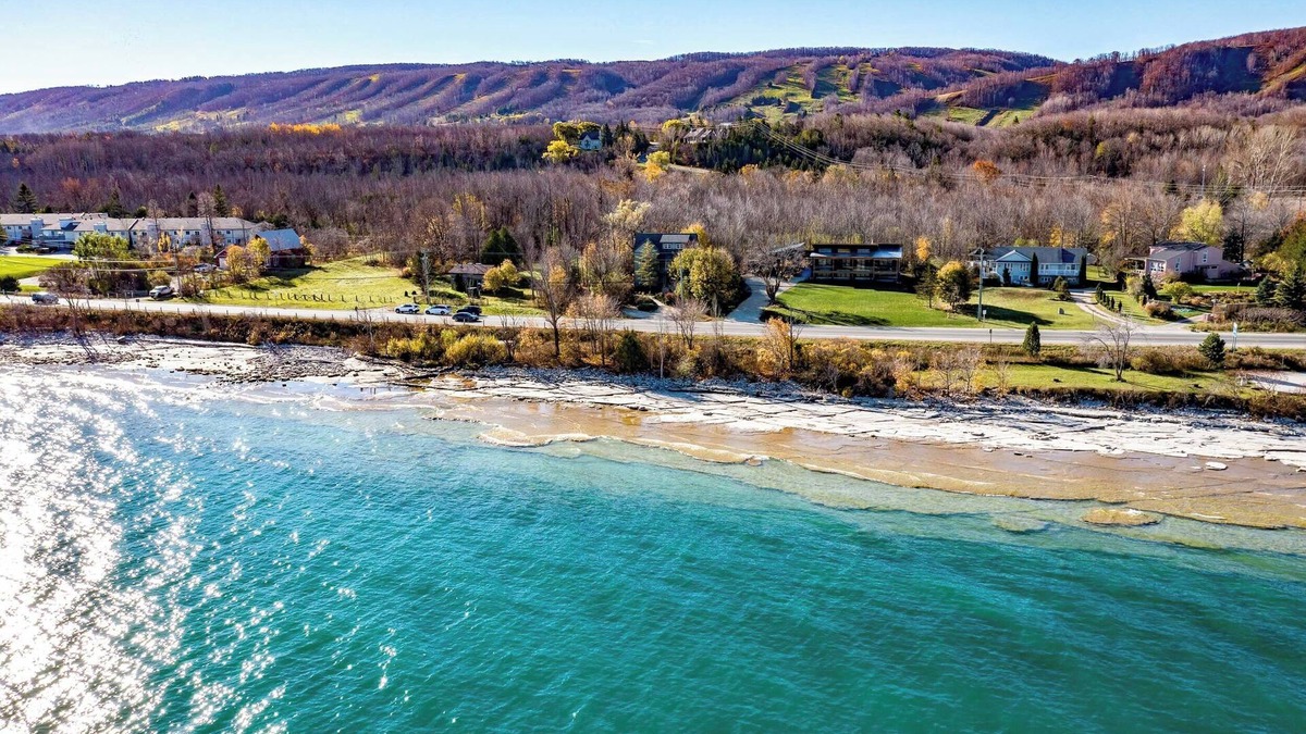 Craigleith Cottage | Shale Beach House - 5 mins to Blue Mountain Village!