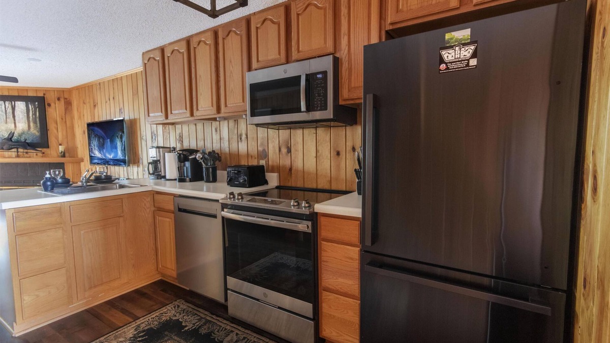 Sawmill Village House | Shamrock 66: Idyllic Townhouse Retreat, Dog Friendly, Bike Friendly!