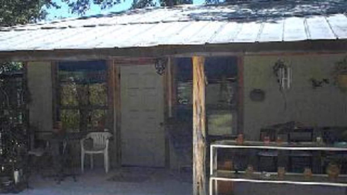 Ingram House | Shamrock Cottage Overlooks Bumble Bee Creek in Texas Hill Country.