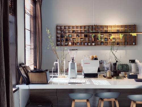 Jing'an House | Shanghai Downtown Hills Boutique Guesthouse - Near Metro Line 7, Exit 3, Changping Road
