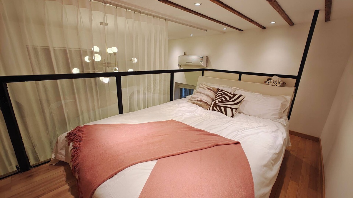 Huaihai Road Commercial Area Apartment | Shanghai Dreams - Urban Vibes in Xuhui District