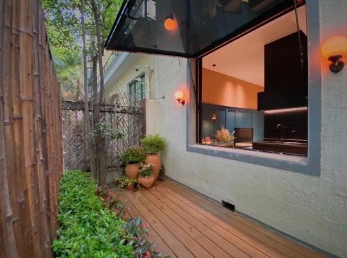 Xujiahui Apartment | Shanghai Hills & Gefii Hengshan Road close to Hengshan rd bar street and subway line1