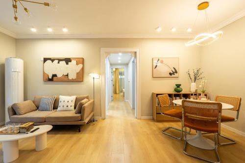 Huaihai Road Commercial Area Apartment | Shanghai Hills&Linghu's Transit-Prime Suite-Line 2, Huamu Rd 788, Direct to Key Spots & SNIEC