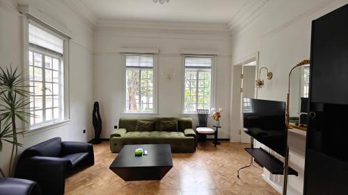 Changning Apartment | Shanghai Maison Platanes Yuyuan Road landmark 10 mins to Zhongshan Park & Jing'an Temple