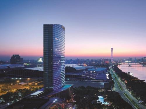 Pazhou Residential District Hotel | Shangri-La Guangzhou-Walking to Canton Fair Complex