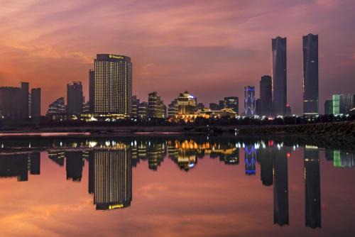 Donghu Qu Hotel | Shangri-La Nanchang丨All room offer river views Just one stop from the Pavilion of Prince Teng