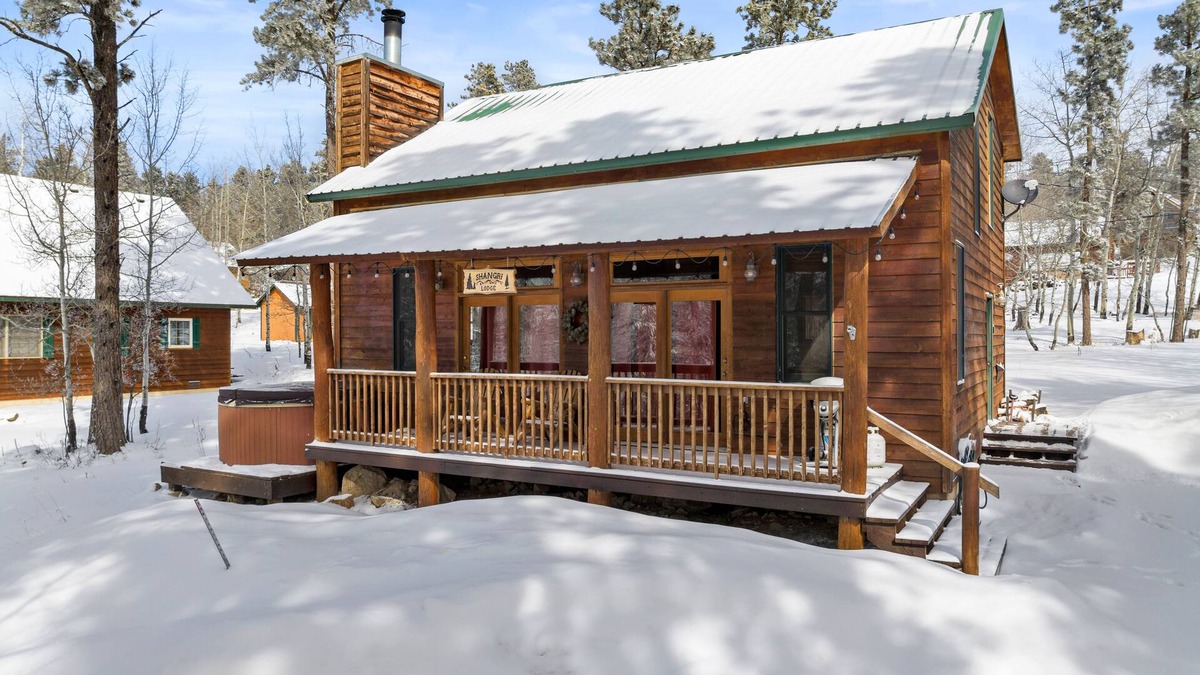 Lead Cabin | Shangri Lodge-Terry Peak Cabin with Hot Tub