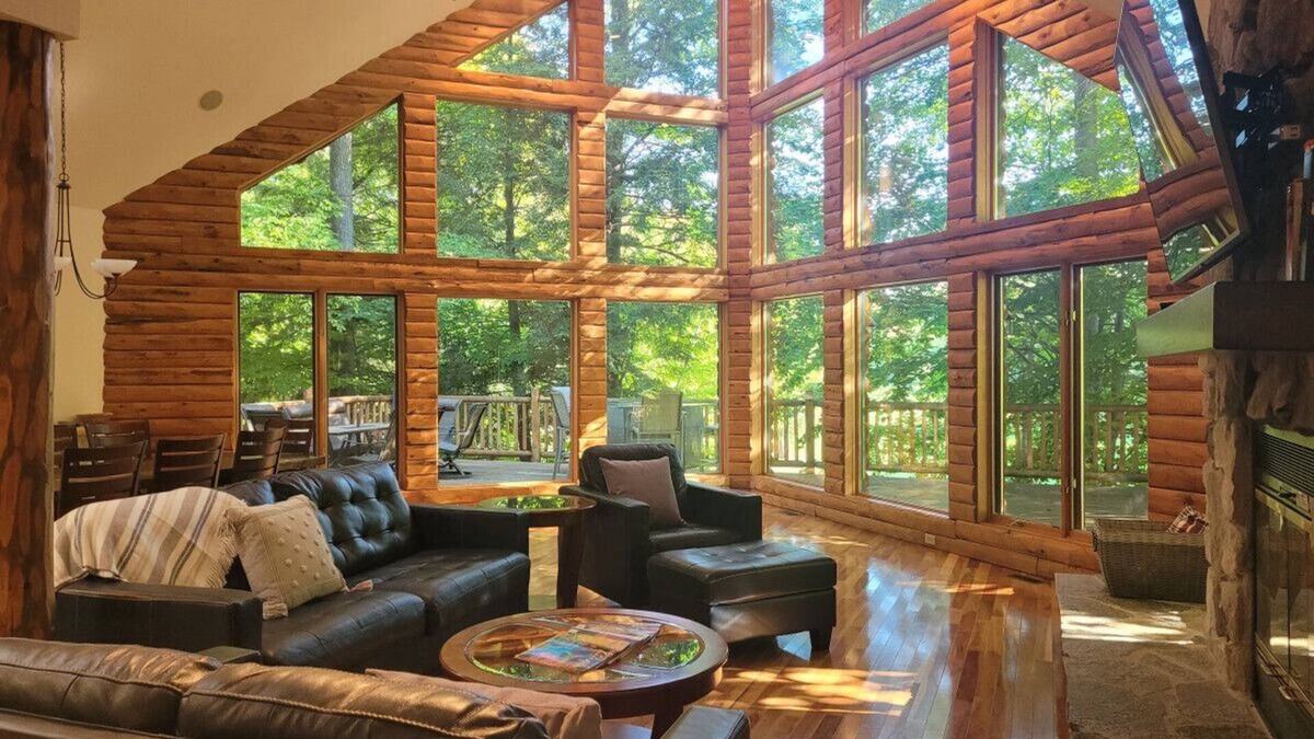 Mancelona House | Shanty Creek · Spacious 5-bdr cabin w/hot tub & golf course view!