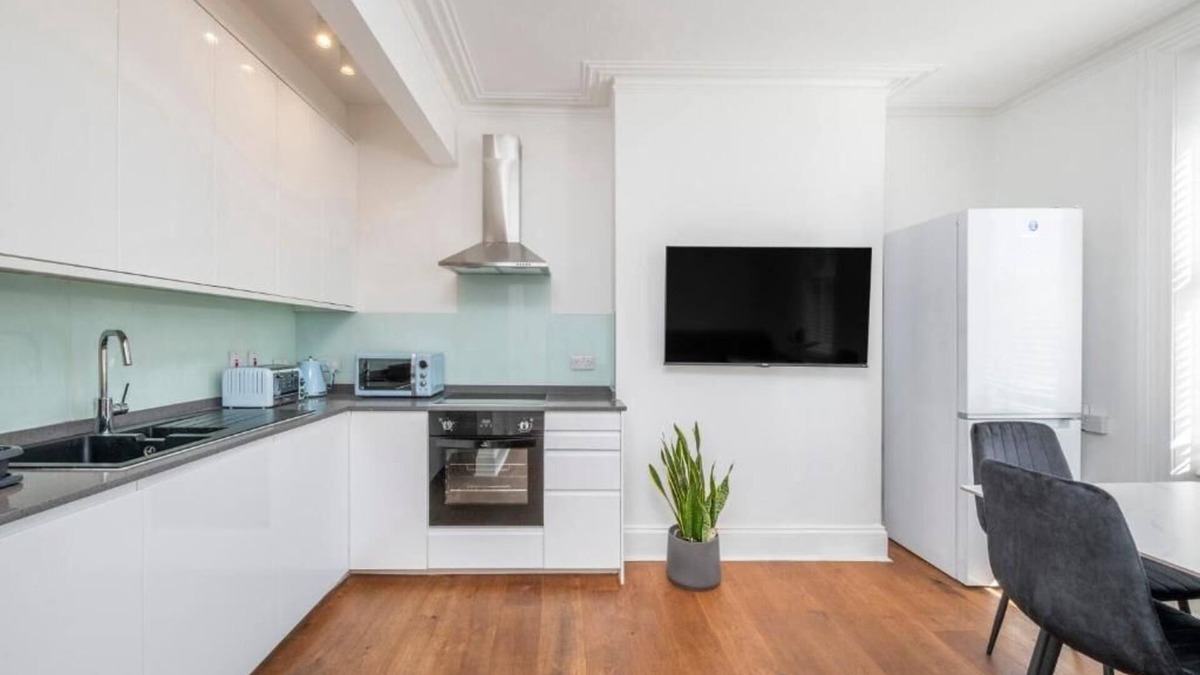 Elephant and Castle Apartment | Shard View on Patio! 4 BedRoom Premium Flat in Cen
