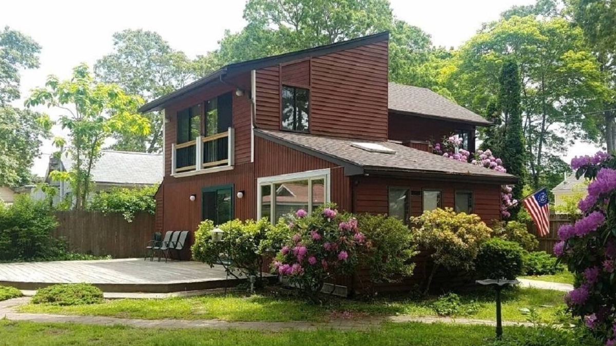 Wareham Center House | Share my Home- Walk to Beach - King Bed - Washer- Dryer