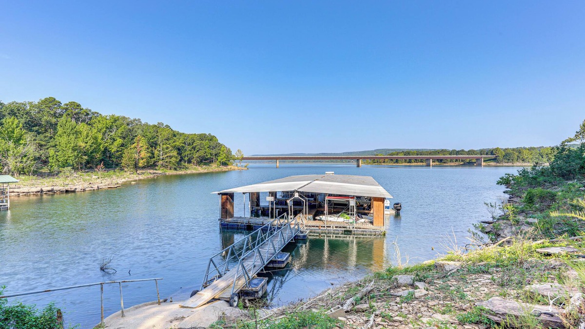 Greers Ferry House | Shared Dock & Yard: Greers Ferry Lake Home!