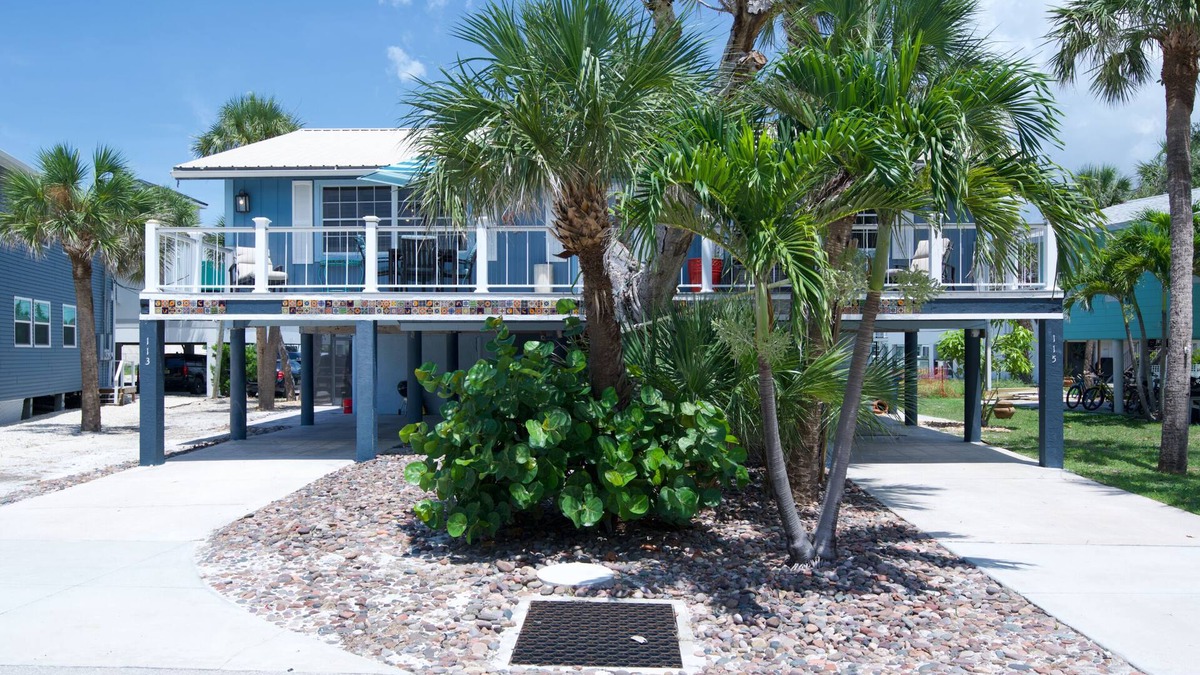 Fort Myers Beach House | ☀️Shared Pool + Grill | Pet Friendly | Short Walk to Beach | Eucalyptus C☀️