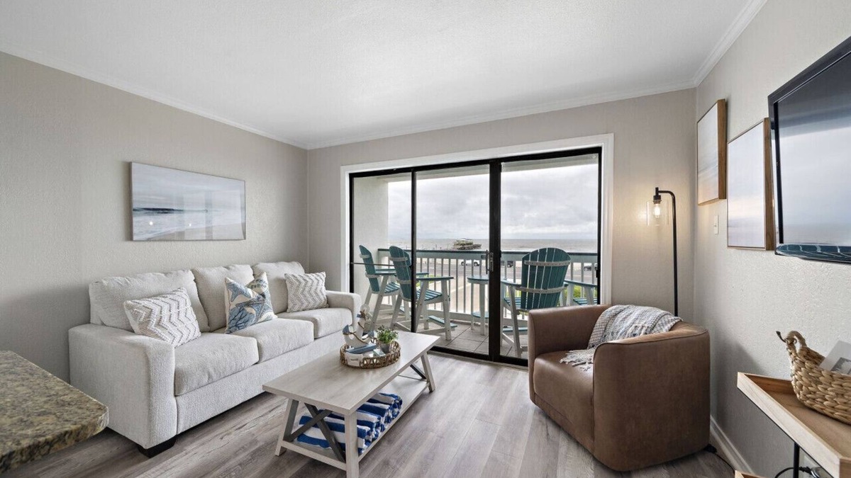 Galveston Condo | Shared pools and picnic BBQ grill area
