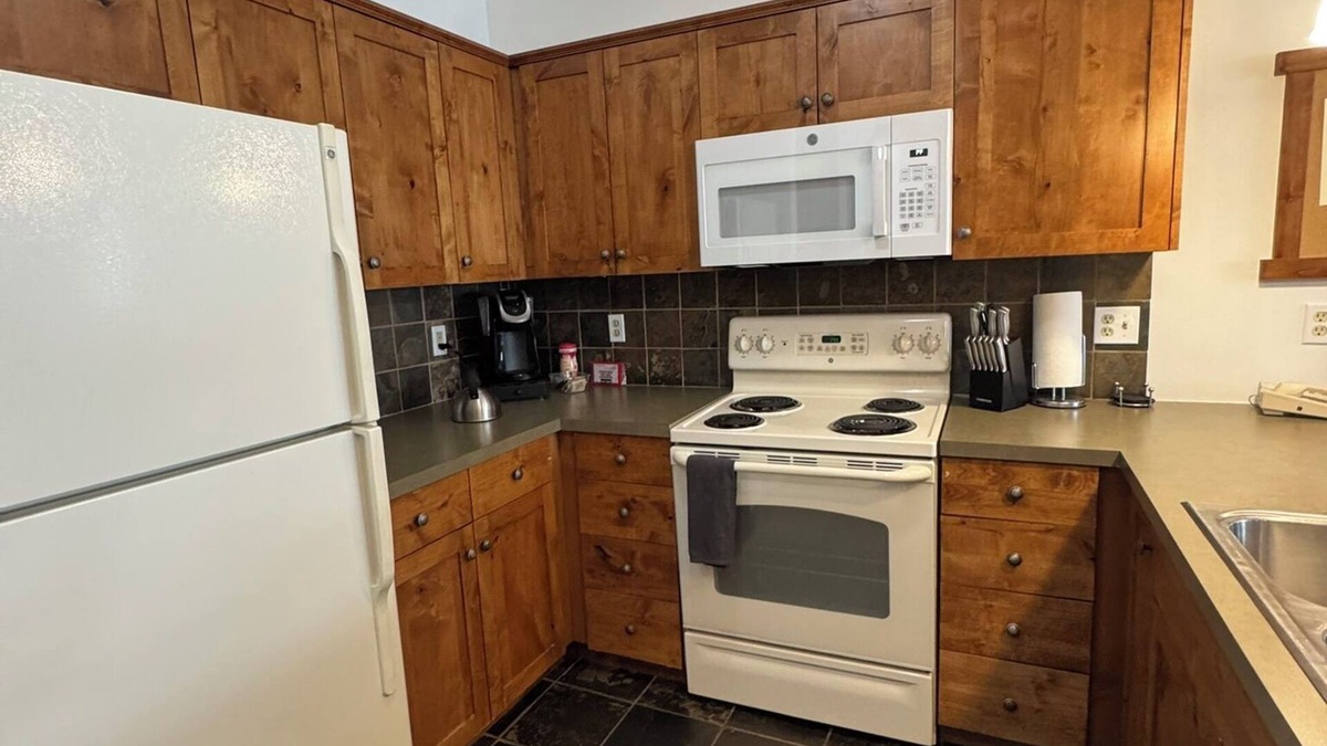 Kellogg Condo | Shared Roof Top Hot tub Silver Mtn adjoining studio available also