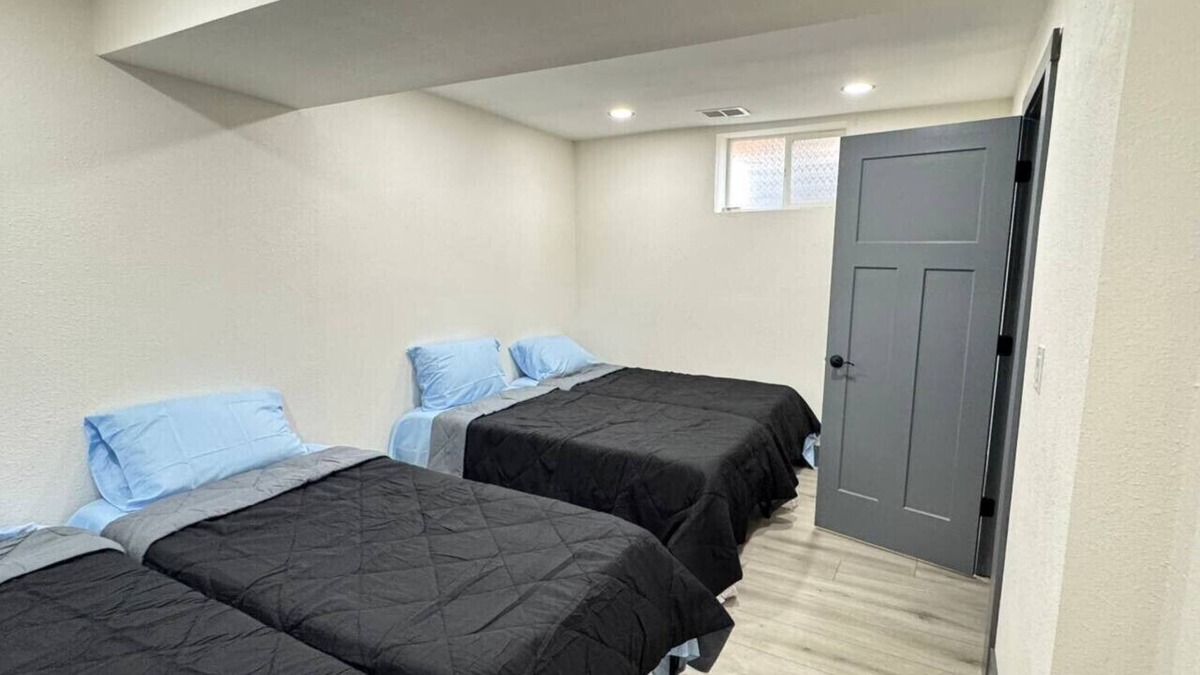 Barnum West Cabin | Shared Room near Downtown Denver & Lake (Room 4)