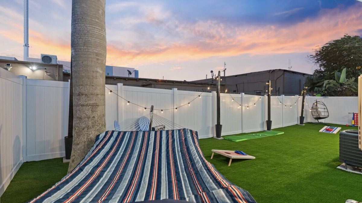 Cocoa Beach Apartment | Shark Tank Cocoa Beach 2 2BR Units 4BR Total Each Sleeps 5 Walk to Beach