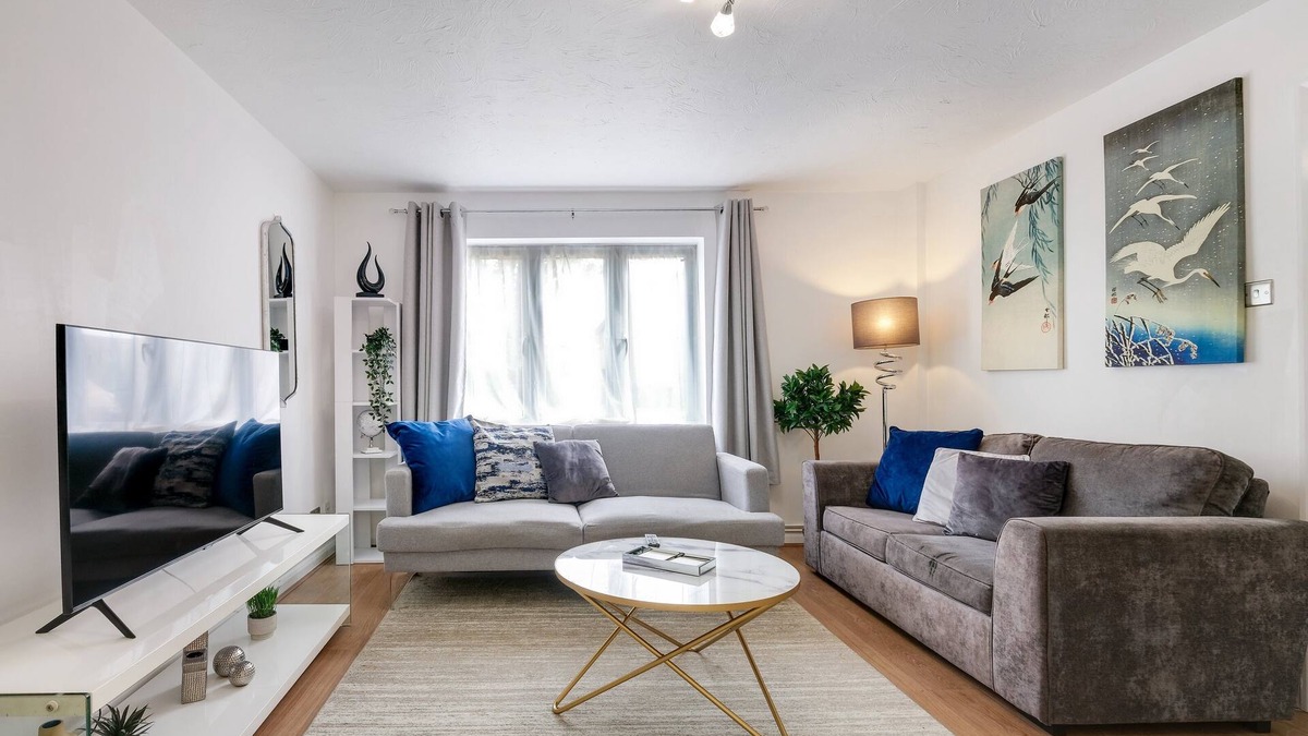 Aylesbury House | Sharp Close 4 Bedroom, 2 Bathroom in Aylesbury