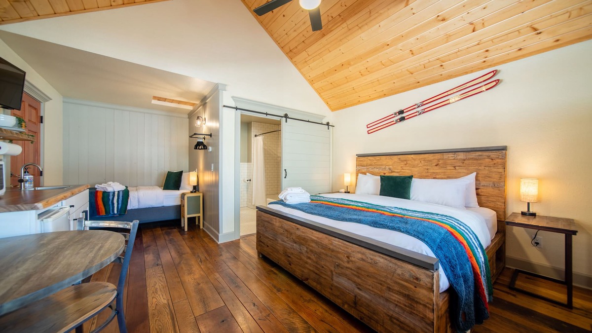 McCloud Cabin | Shasta View Lodge - Cabin 3