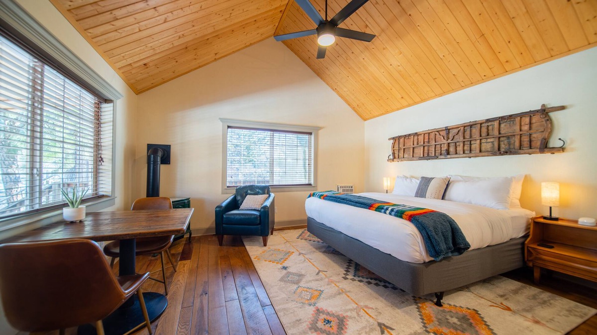 McCloud Cabin | Shasta View Lodge - Cabin 5