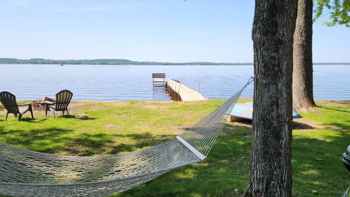 Shawano Cottage | Shawano Lake Cottage. Great Beach. Directly on the Lake