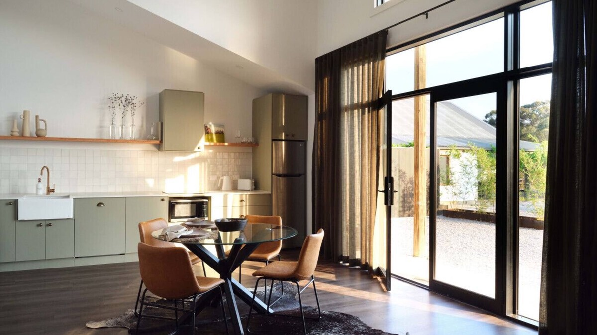 Bombira Villa | Shawwood Bottling Room - Luxury Mudgee Farm Accommodation, Newly built with space, spectacular views, sensational sunsets, close to town and wineries