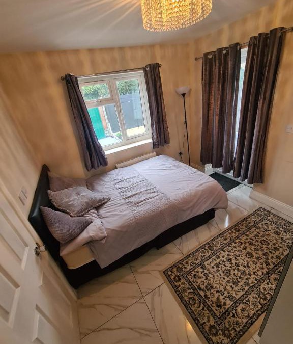 Yiewsley House | Shaz,s House