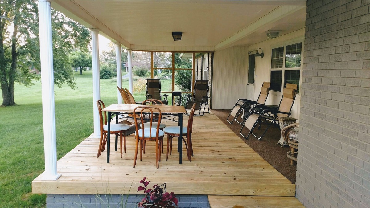 Jacksboro House | She's a Brick House - Norris Lake & the Mountains