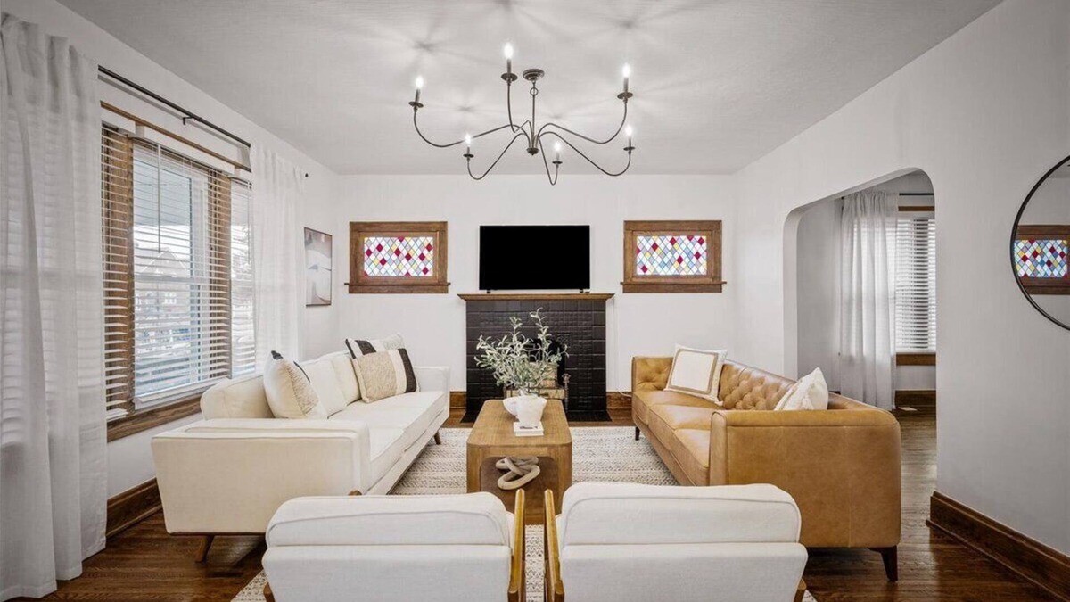 Grove City House | She's a Brickhouse on Broadway!