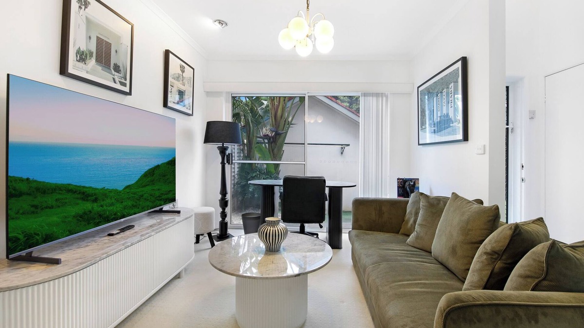 Korora House | Shearwater Luxury - Luxurious 3BR Korora Retreat with spa bath, Close to Beach