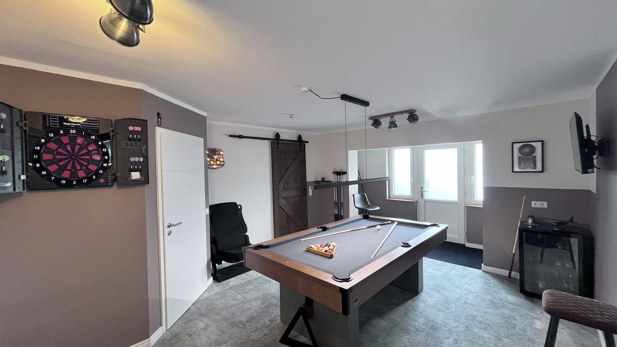 Schmalfeld House | Shed 30 near Hamburg between the seas. Billiards, darts, sauna, very luxurious