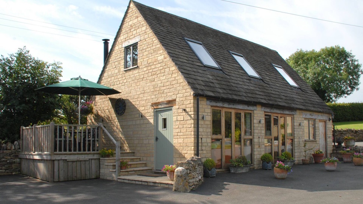 Snowshill Village House | Sheepscombe Byre, sleeps 4 guests. This property boasts stunning views.