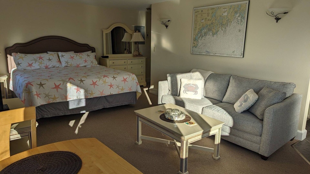 Edgecomb Apartment | Sheepscot Harbour Studio #210