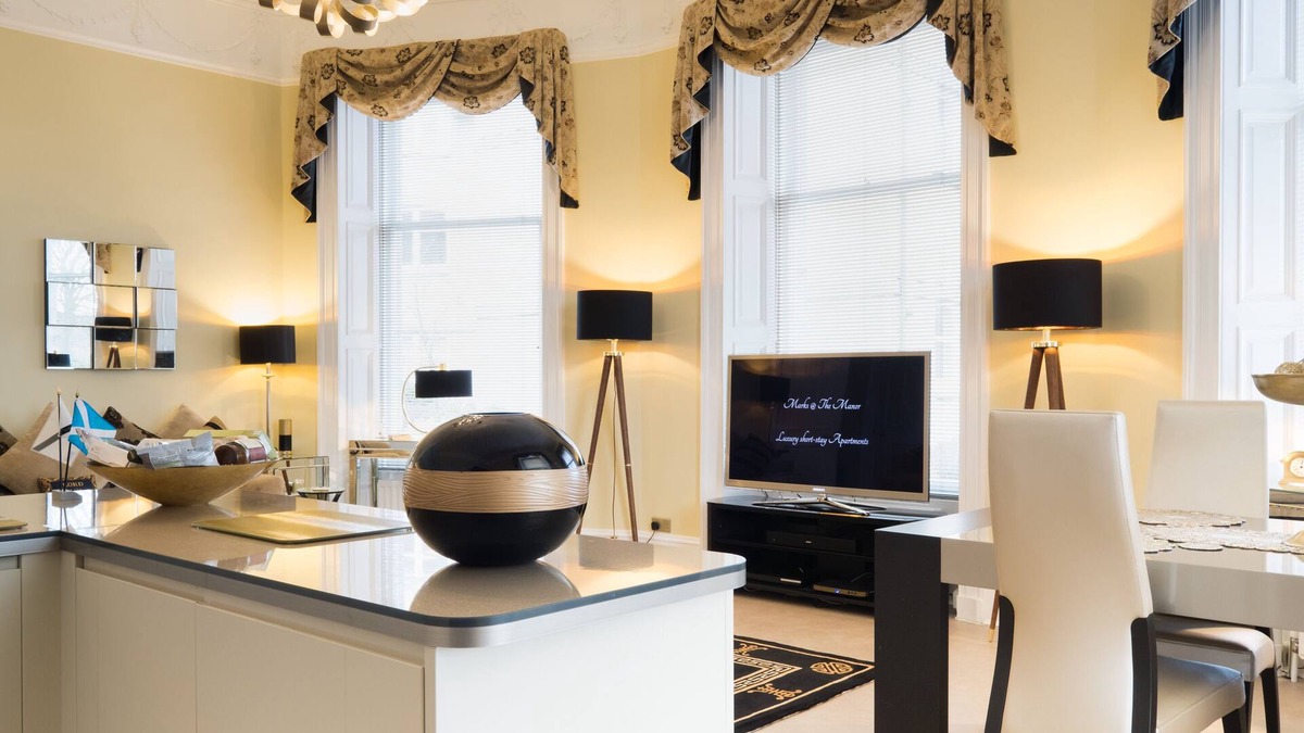Central Aberdeen Apartment | "Sheer Luxe" King Size Deluxe Apartment (Sleeps up to 4)