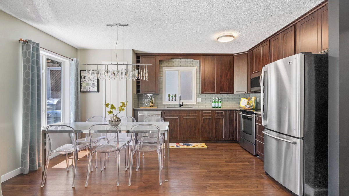 Southeast Calgary House | Sheer Perfection By QUARRY PARK Sleeps 8!