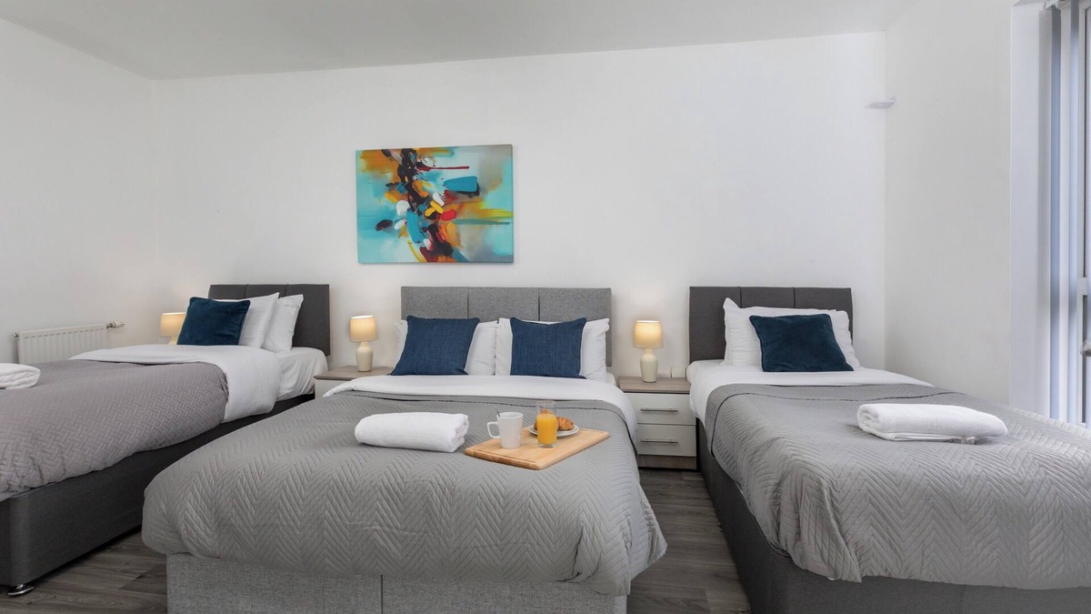 Hillsborough House | Sheffield Serenity House with 5 Bedrooms