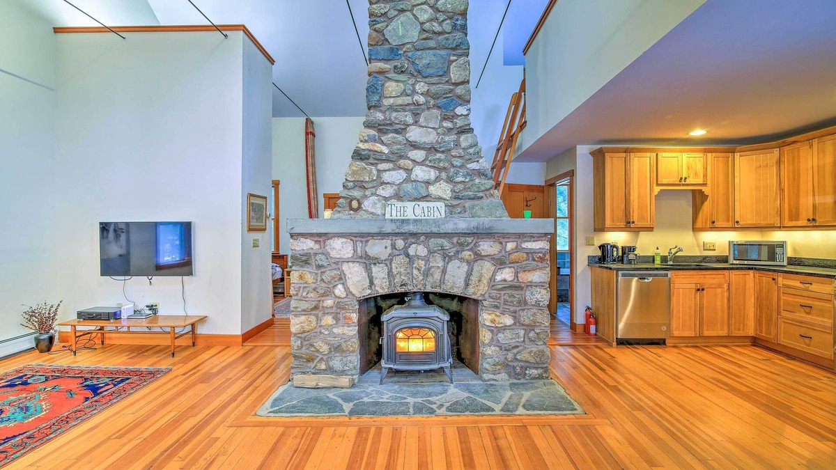 Shelburne Cabin | Shelburne Studio Cabin w/Spring-Fed Pool!
