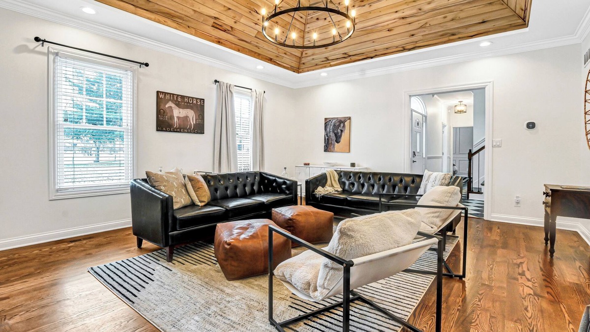 Shelbyville House | Shelby Stop on Bourbon Trail- HOT TUB