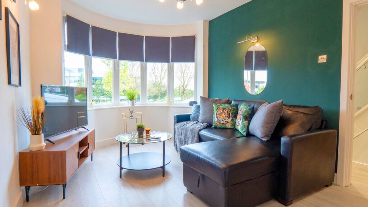 Bloxwich House | Sheldon House 3 bedrooms Next to the Airport, NEC & Resorts World
